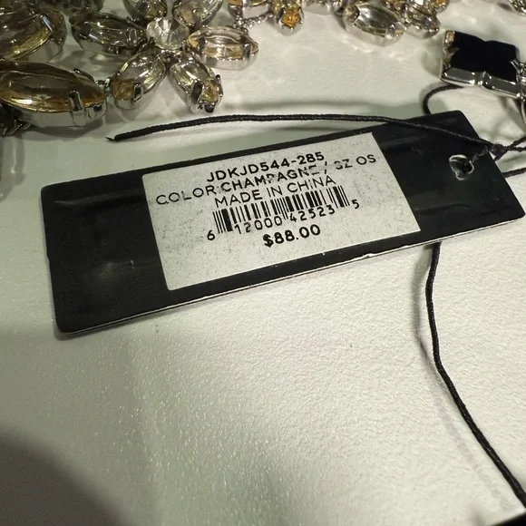 ✨ BCBGMAXAZRIA Crystal Hand Chain Bracelet – Statement Floral Design NWT - Picture 14 of 14